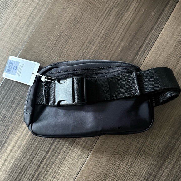lululemon Notre Dame Belt Bag - Picture 2 of 3